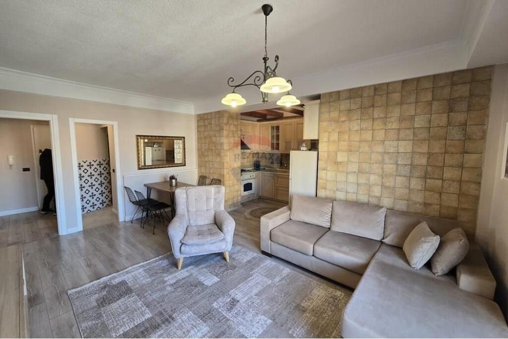 Apartament 1+1+ Gazoniere ne shitje Qender