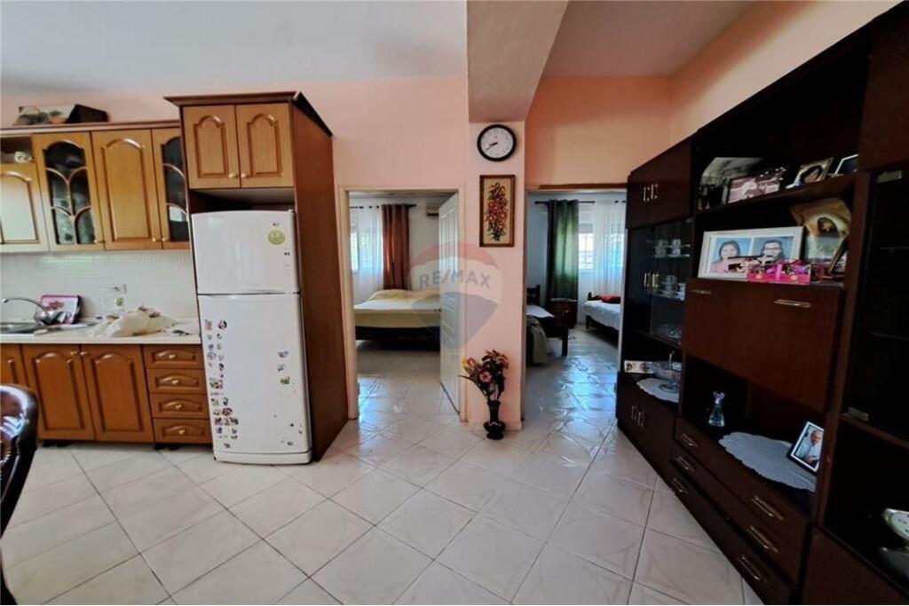 Shtëpi Private me Tarracë në Shitje