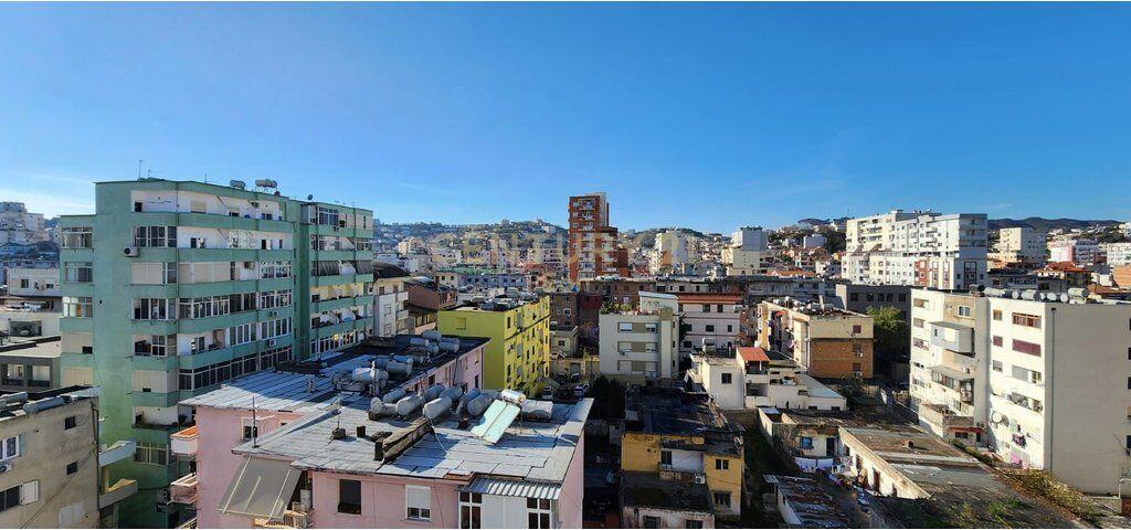 JEPET ME QERA APARTAMENT 1+1 PRANE QENDRES, DURRES !