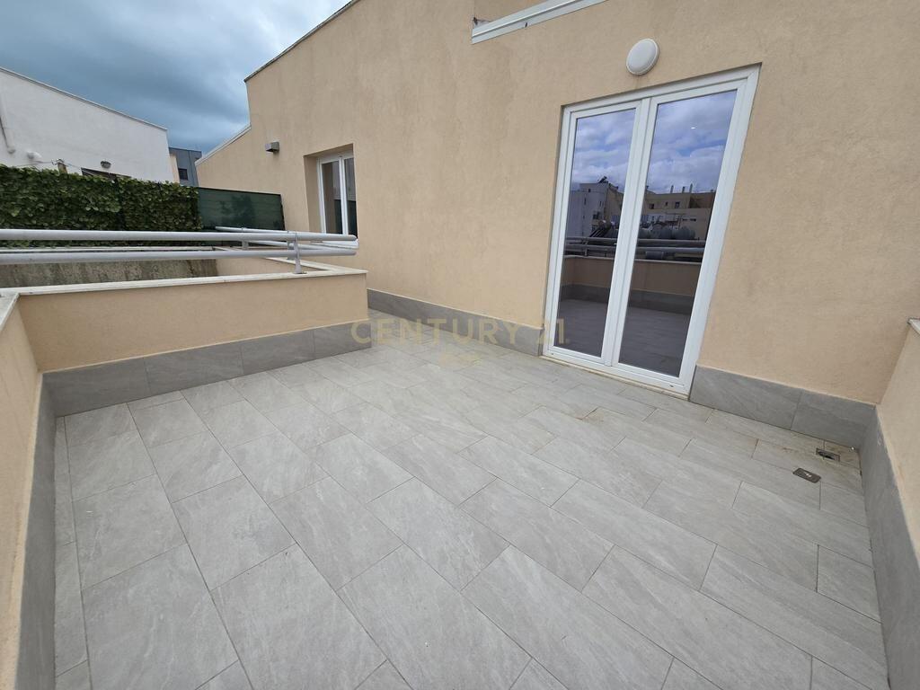 SHITET APARTAMENT 2+1 ME VERANDE NE DURRES ! 130,000 € Sip. Totale  106m2