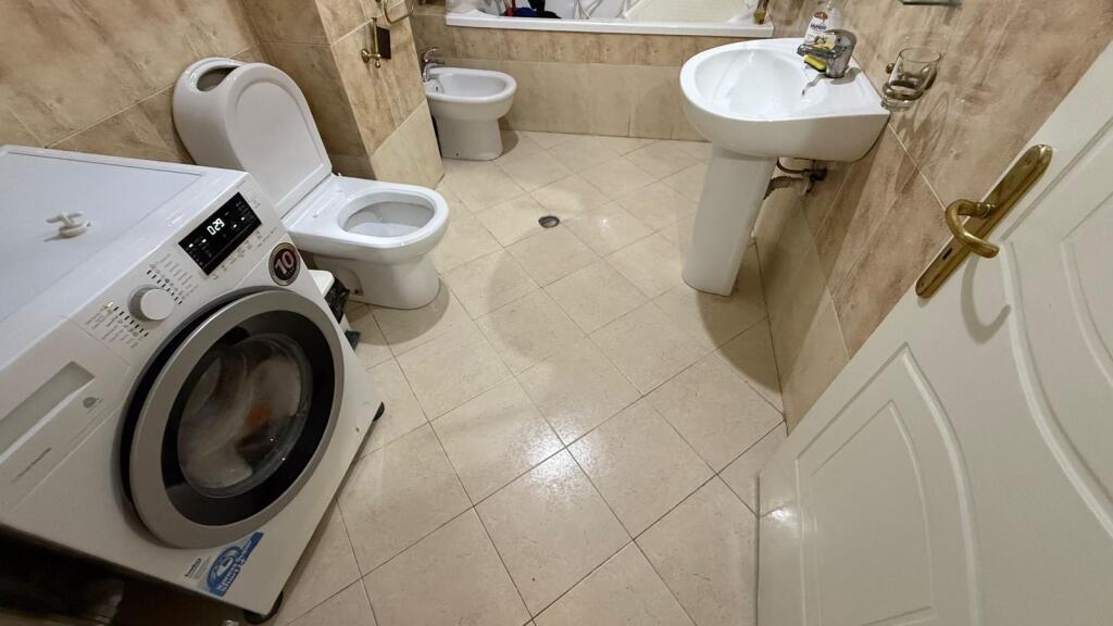 Super ap 2+1 tek komuna parisit ( rruga asan alla )