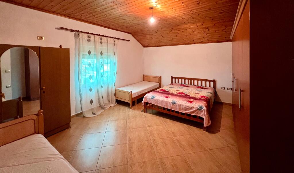 Jepet me qira hyrje shtëpie – Vilat Gjermane