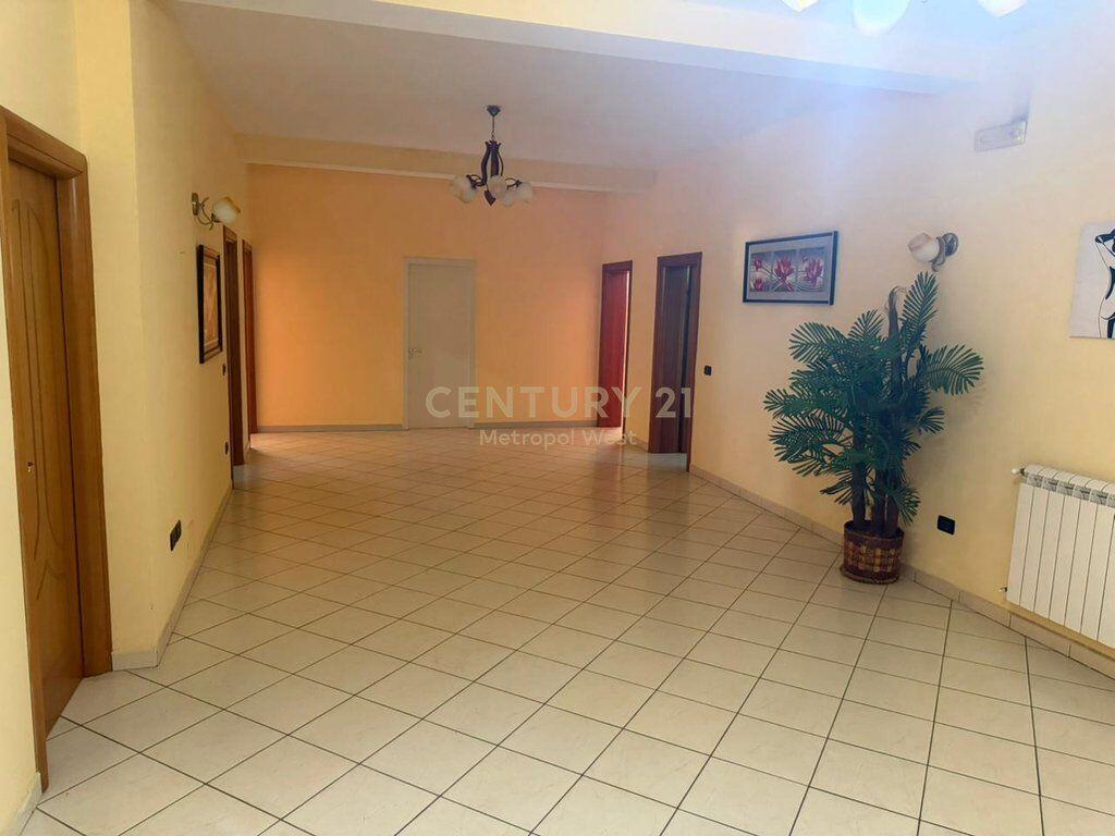 Godine multifunksionale per shitje ne Xhafzotaj - Durres!