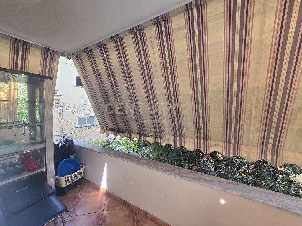 Shitet apartament 1+1 i mobiluar në Shkëmbin e Kavajës, 200 m nga deti 77,000 € Sip. Totale  57m