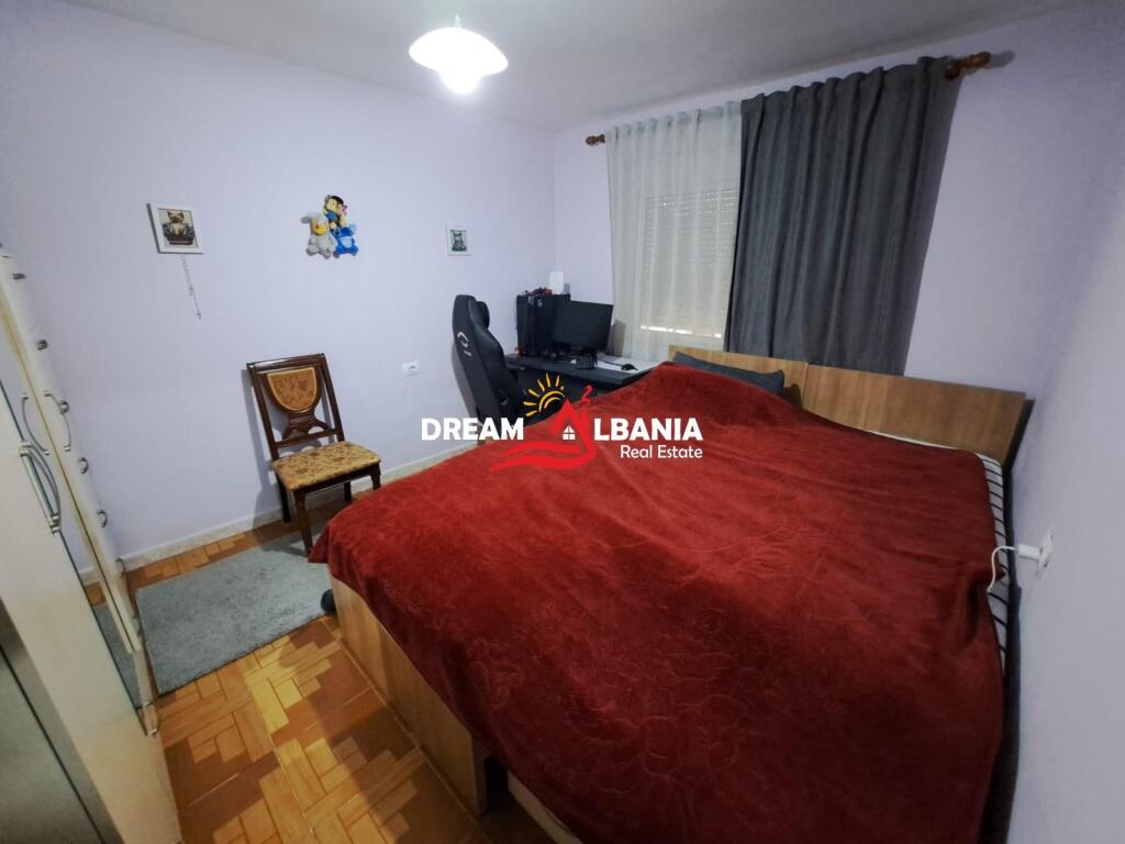 Shiten 2 Apartamente (2+1 dhe 1+1) tek Komuna e Parisit, prane Zgara Dragon ne Tirane (ID 4129553)