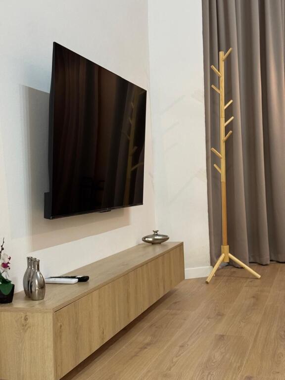 APARTAMENT ME QERA 1+1 RRUGA E DURRESIT 70.000 LEKE