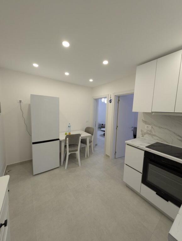 Jepet Me Qera Apartament 2+1+1 Ballkon