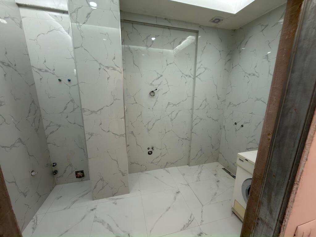 Shitet Apartament 2+1+2 Rruga kastirotet