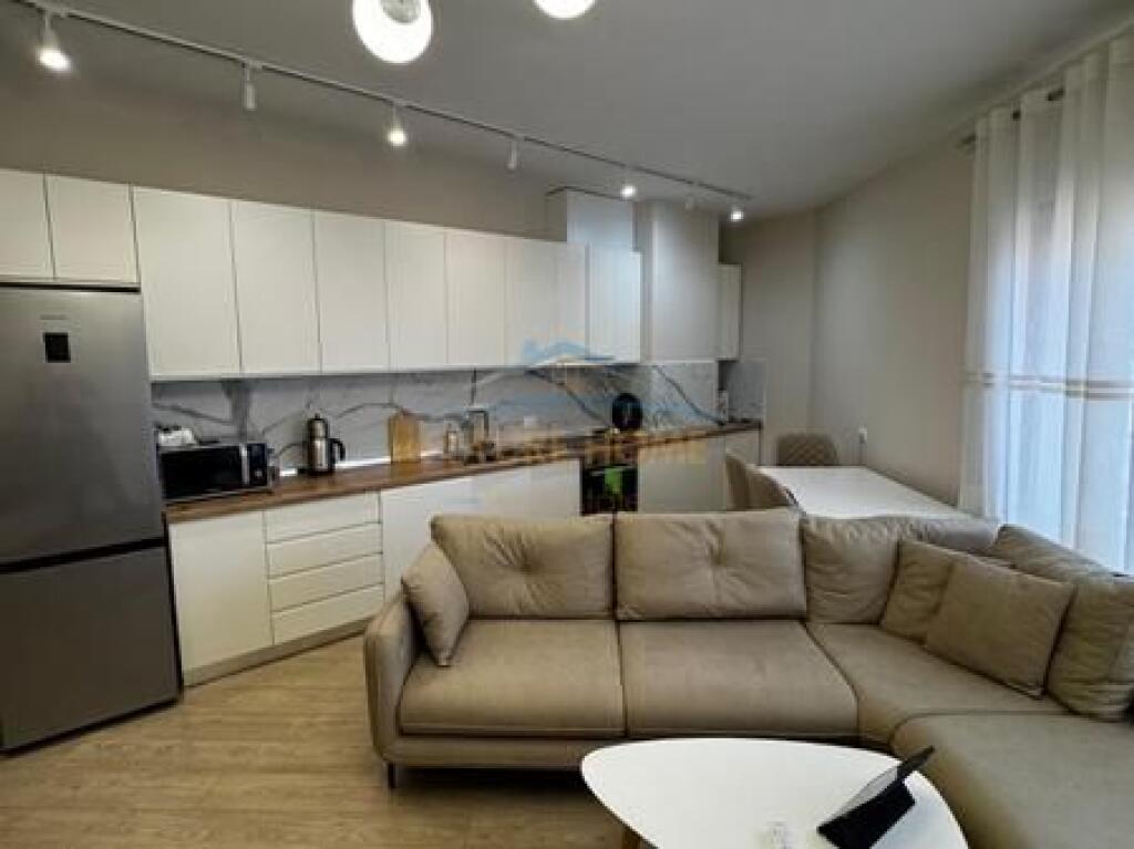 Affitto, Appartamento 1+1, Complesso Delijorgji, Tirana.