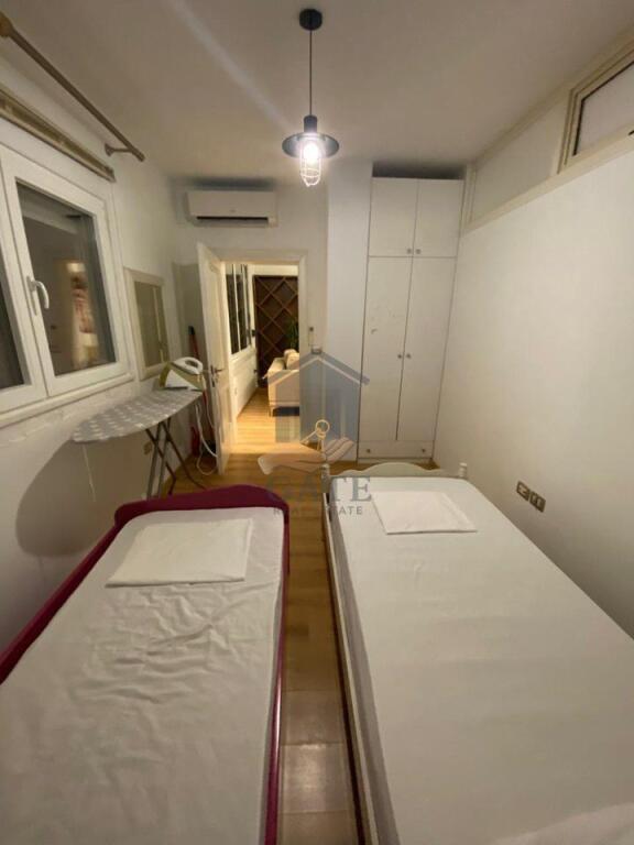 Shitet super apartament 2+1 – Pranë Muzeumit, Durrës