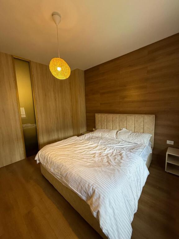 Shitet apartament  2+1,ne zonen e Shkozes prane Elite Palase.