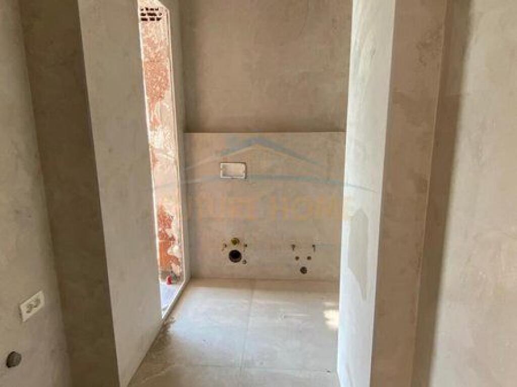 Apartament 1+1 Për Shitje Te Rruga Albanopoli, Tiranë