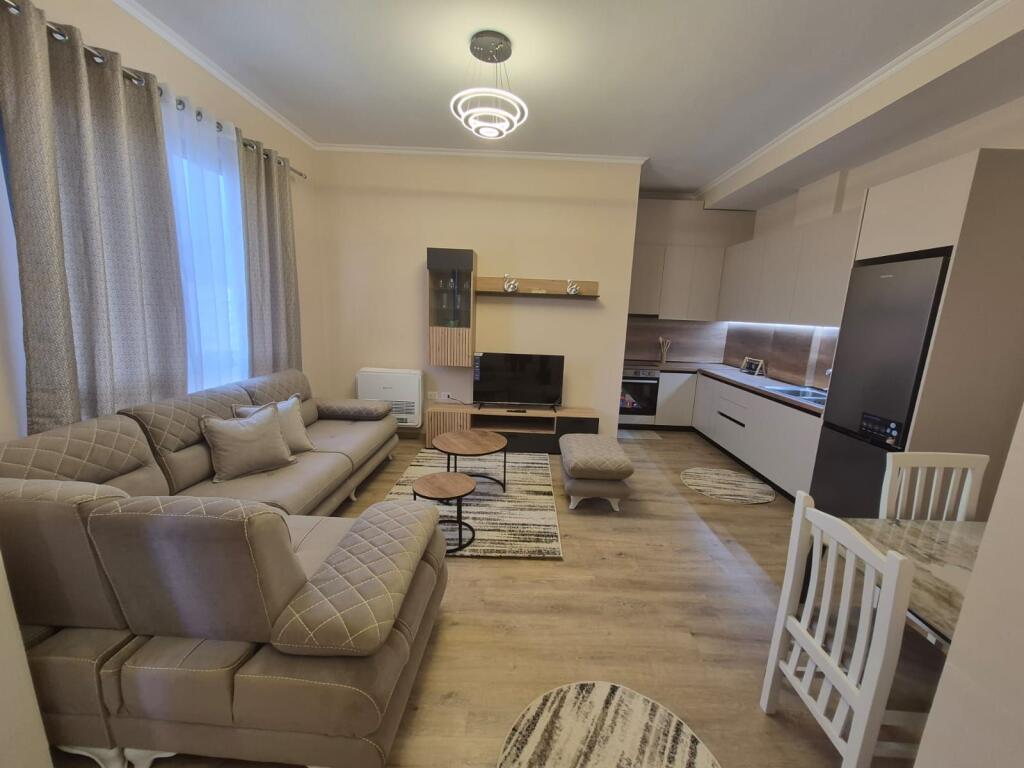 🏠 Jepet me qira apartament 1+1