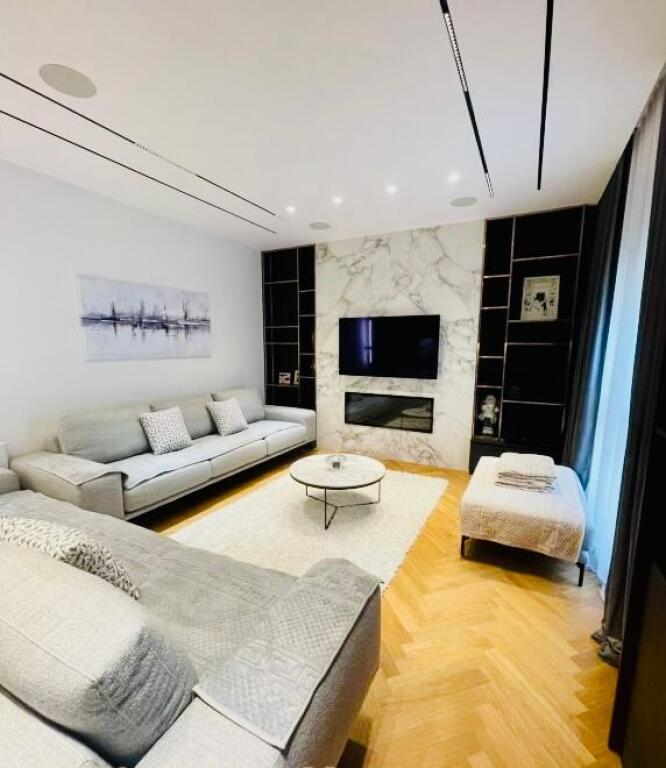 APARTAMENT 2+1+2+ POST PARKIMI, LIQENI I THATË!