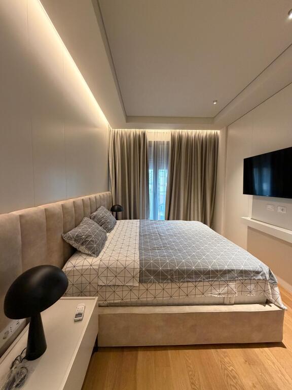 Shitet apartament 2+1+2+ post parkimi tek Rruga e Kosovareve