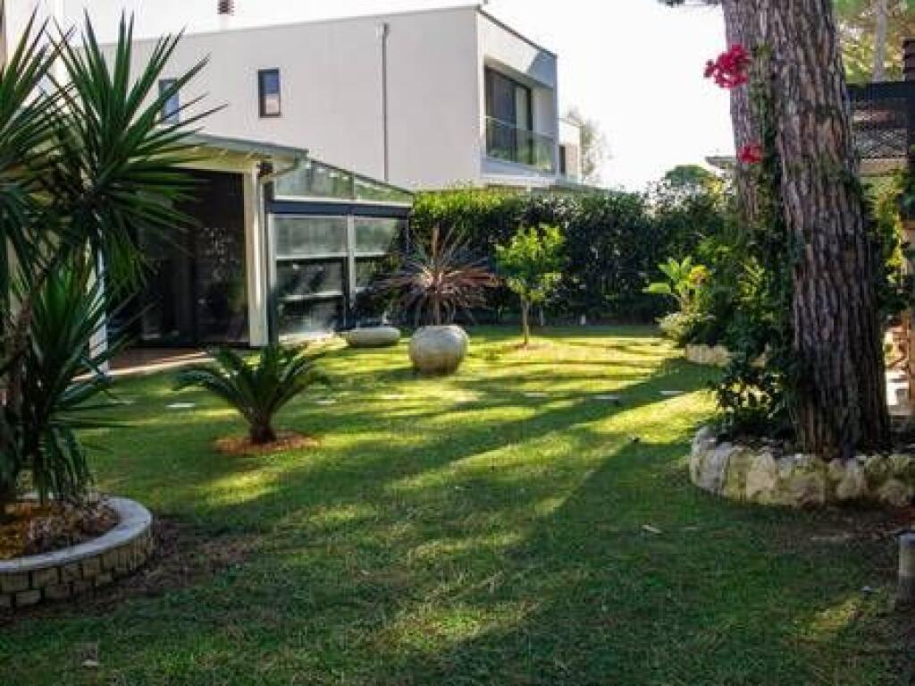 Shitet, Vilë individuale San Pietro Residence, Gjiri I Lalëzit.