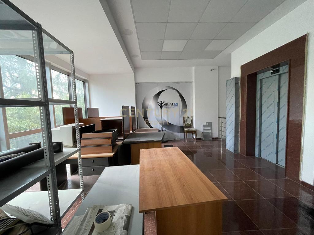 UNITÀ COMMERCIALE IN AFFITTO VICINO ALLE TORRI GEMELLE !