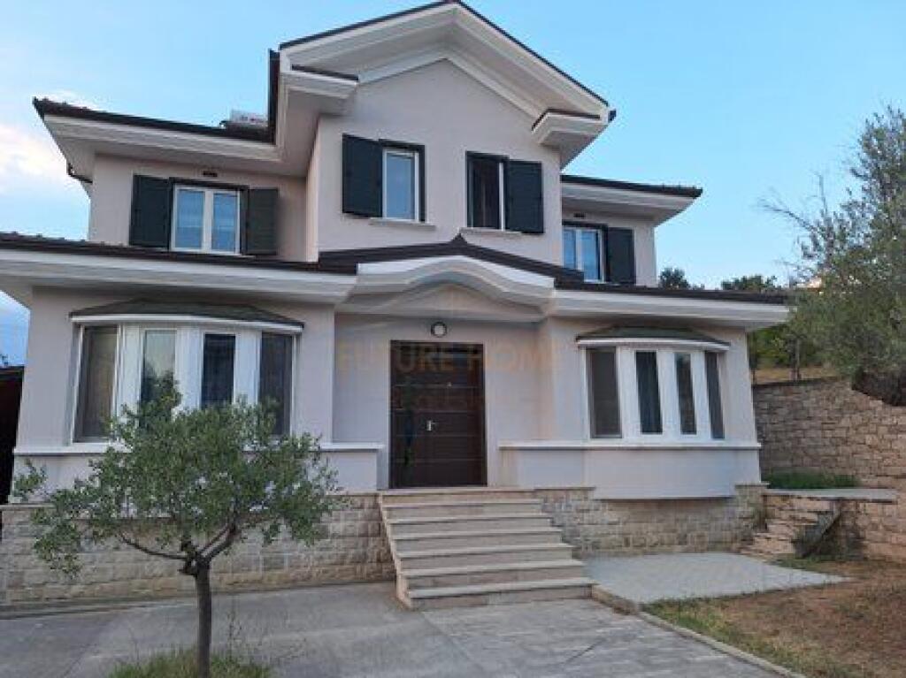 In vendita, villa su 2 piani, Mullet