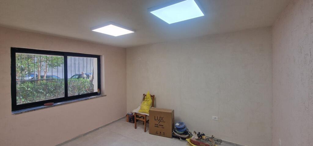 Jepet me qera ambjent per zyra te 21 dhjetori perballe Mozaikut te Tirane