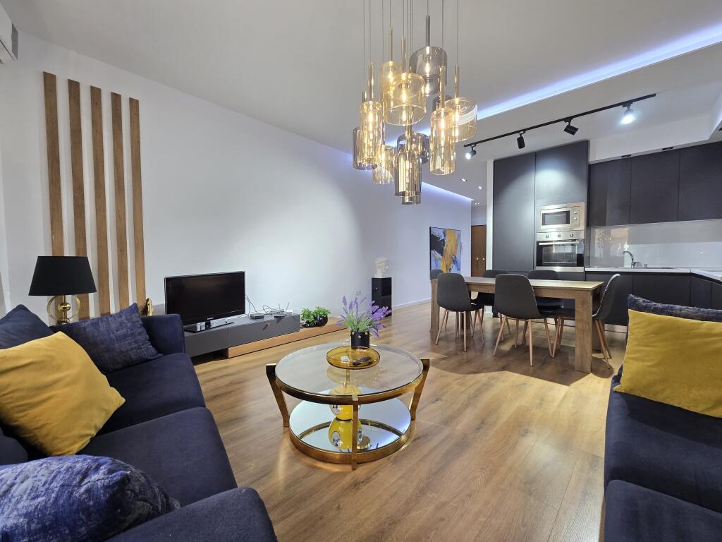 Appartamento 2+1+2 in Vendita Comune di Parigi / German Computers