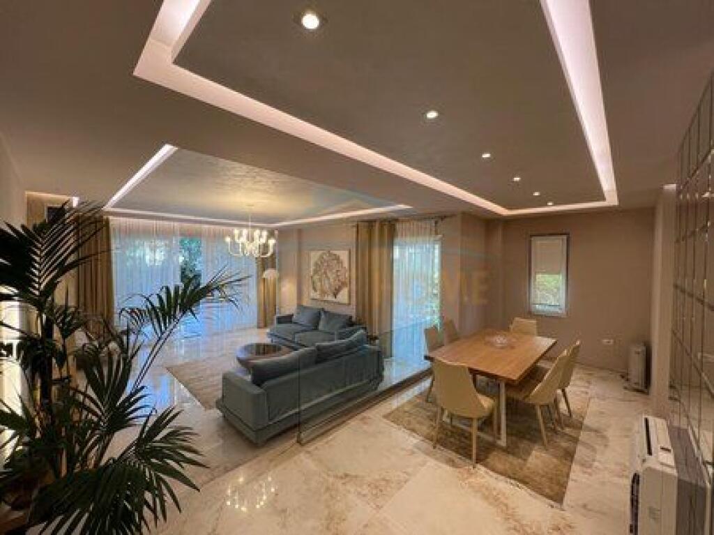 Shitet, Vilë 2 Katëshe, Rezidenca Lura 3, Gjiri i Lalëzit.