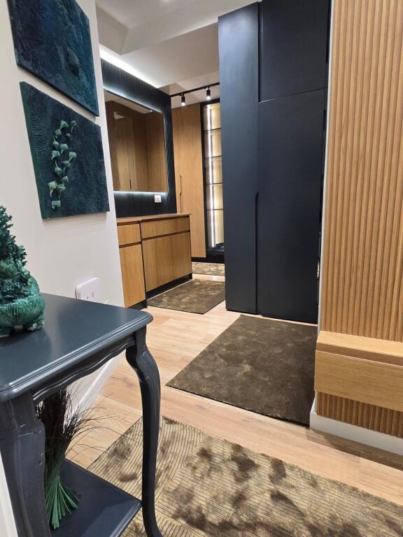 Appartamento *2+1+2* in affitto, completamente arredato con mobili di altissima qualità.   📍 *Residenza Kodra e Diellit