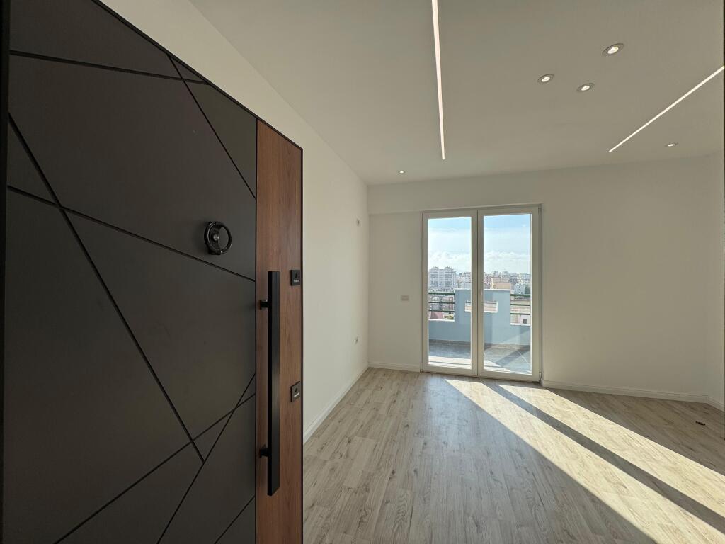 Vendesi Appartamento 1+1+2 Balconi - Via Dush Strati Vlore