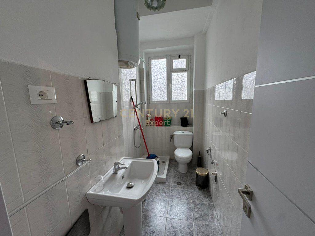 AMBIENTE COMMERCIALE IN AFFITTO VICINO ALLA MEDRESE