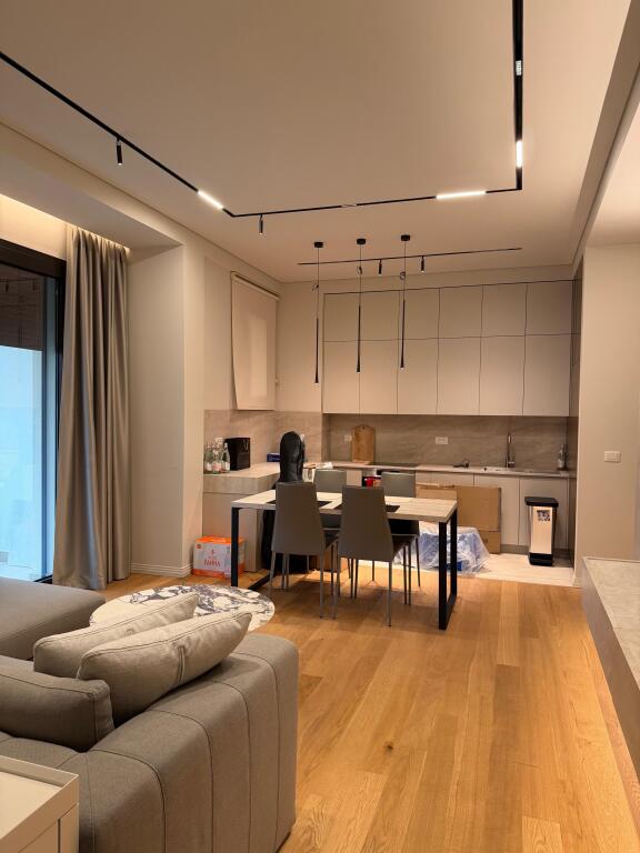 Shitet apartament 2+1+2+ post parkimi tek Rruga e Kosovareve