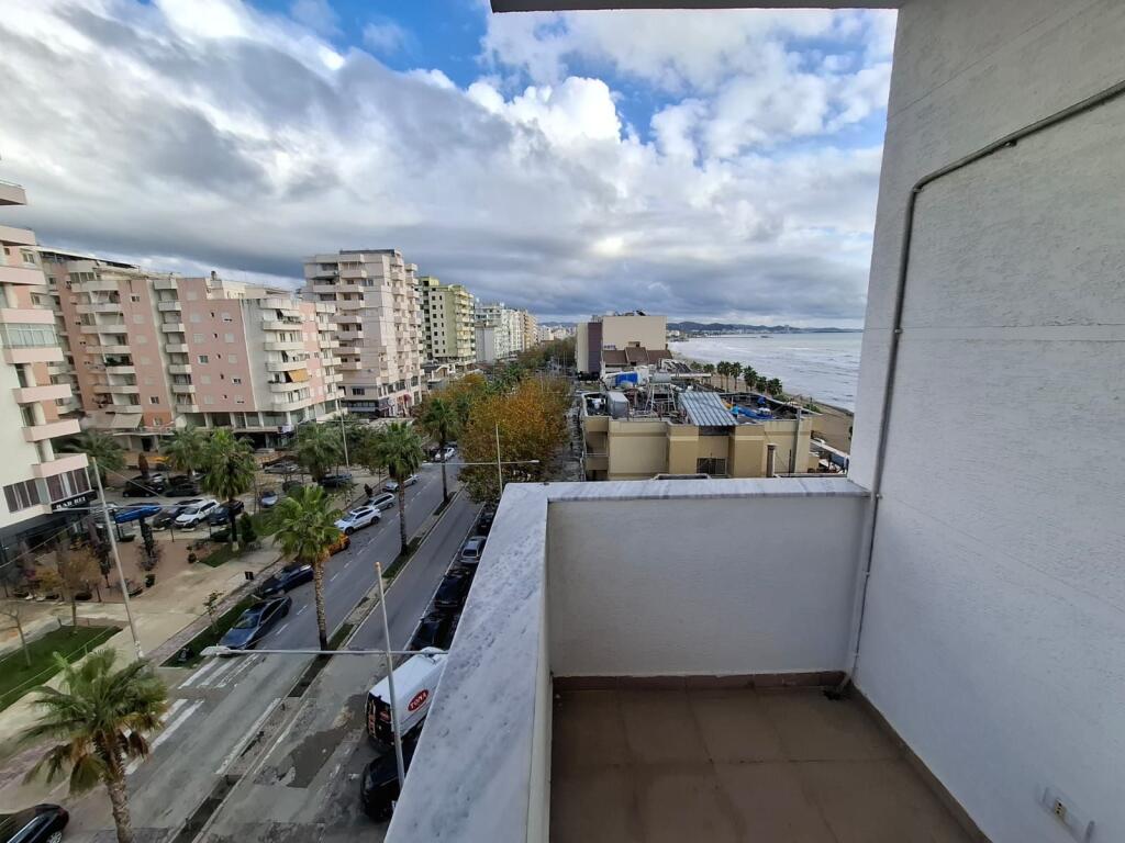 Jepet apartament me qera 1+1