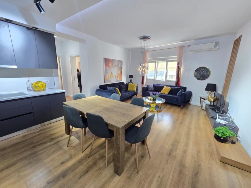 Appartamento 2+1+2 in Vendita Comune di Parigi / German Computers