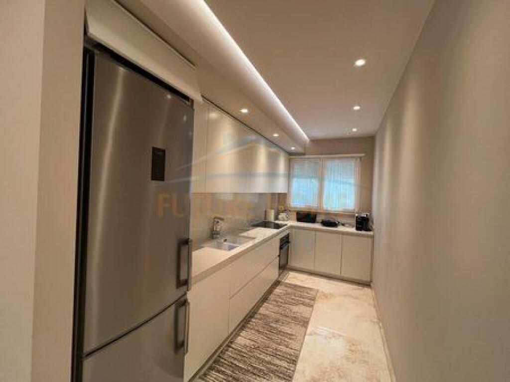 Shitet, Vilë 2 Katëshe, Rezidenca Lura 3, Gjiri i Lalëzit.