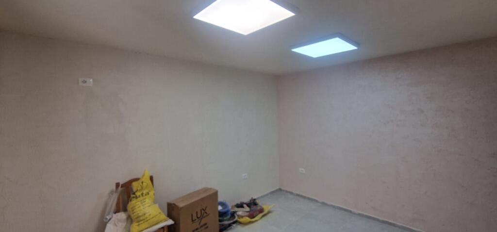 Jepet me qera ambjent per zyra te 21 dhjetori perballe Mozaikut te Tirane