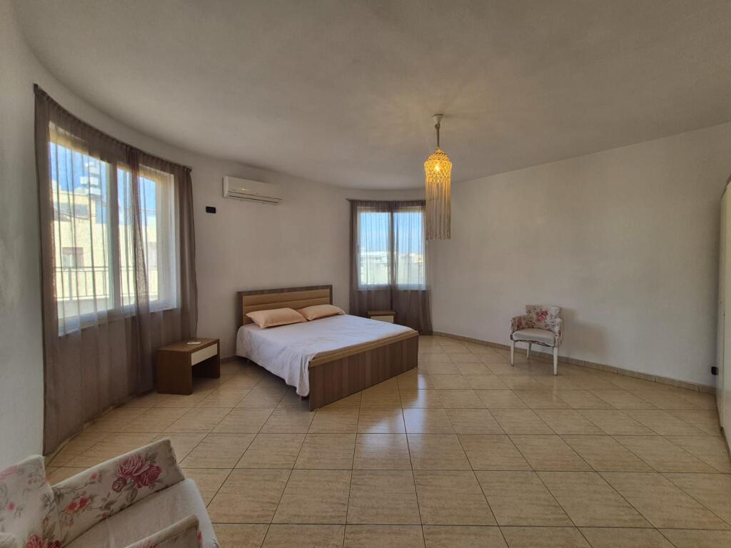 Jepet apartament me qera 2+1