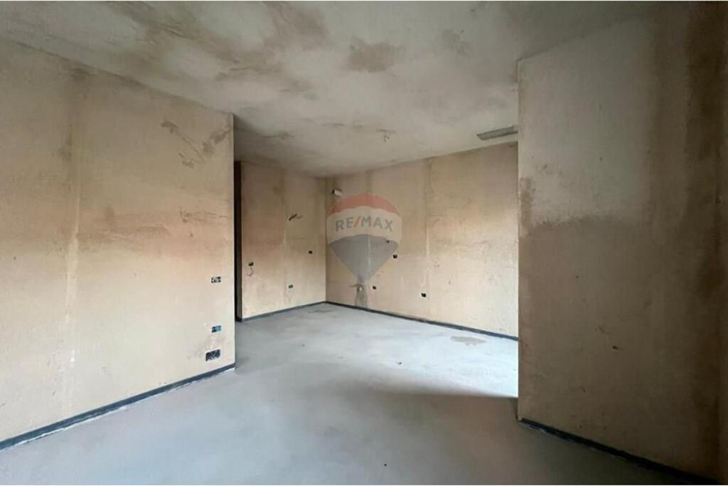 Appartamento 2+1 vicino a Kryegjyshates via Ali Demi!