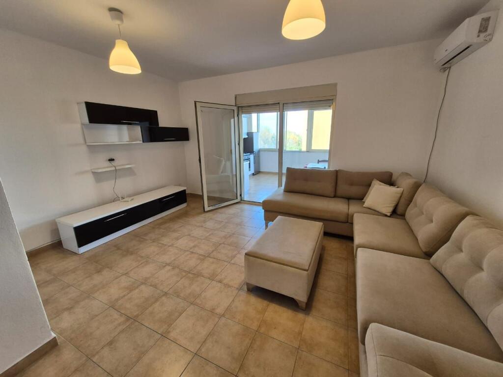 Shitet Apartament 1+1