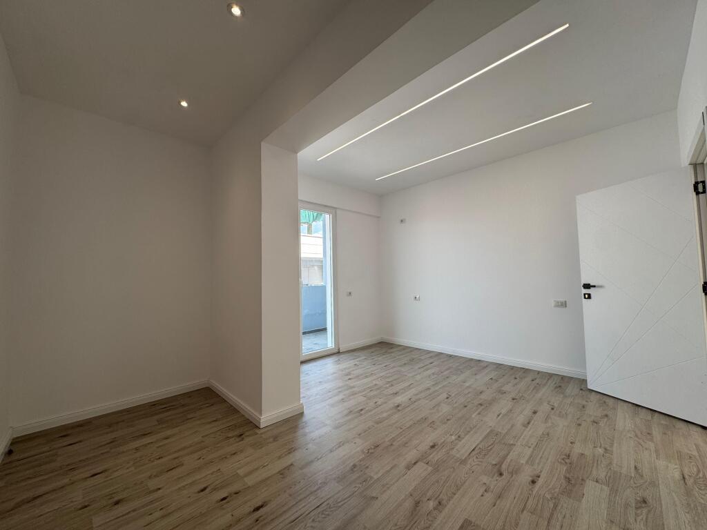 Vendesi Appartamento 1+1+2 Balconi - Via Dush Strati Vlore