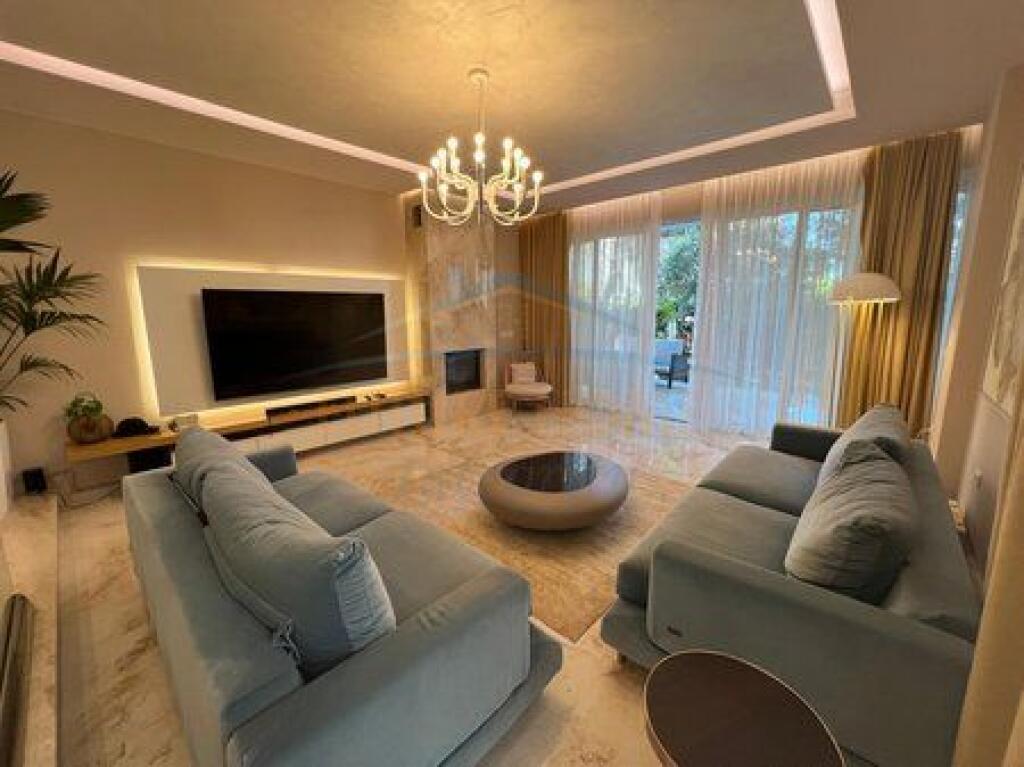 Shitet, Vilë 2 Katëshe, Rezidenca Lura 3, Gjiri i Lalëzit.