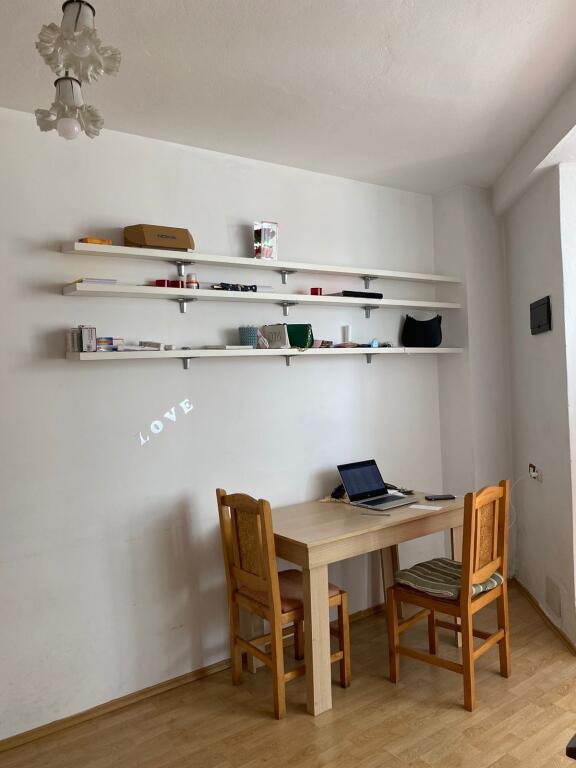 Jepet 1+1 rruga Petro Nini Luarasi