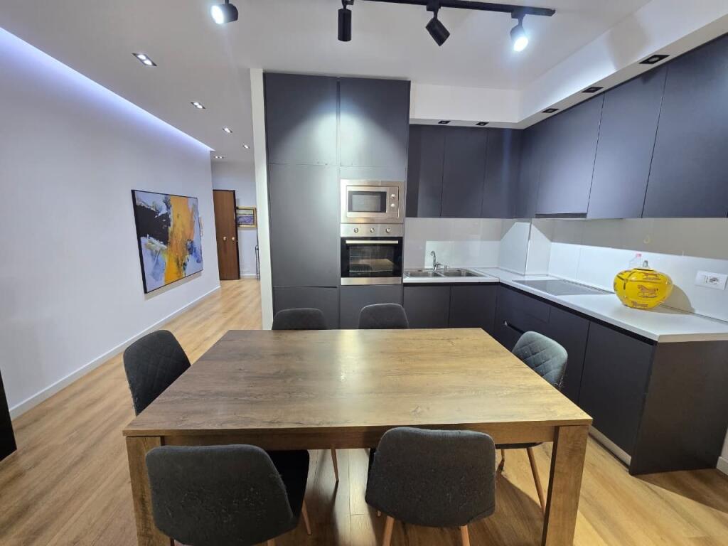 Appartamento 2+1+2 in Vendita Comune di Parigi / German Computers