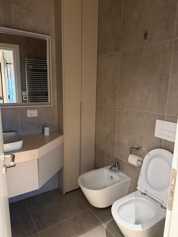 Shitet apartament 2+1+2+ post parkimi tek Rruga e Kosovareve