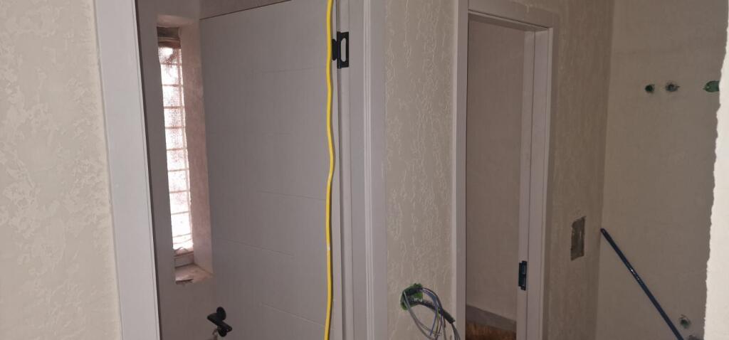 Jepet me qera ambjent per zyra te 21 dhjetori perballe Mozaikut te Tirane