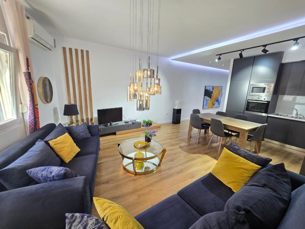 Appartamento 2+1+2 in Vendita Comune di Parigi / German Computers