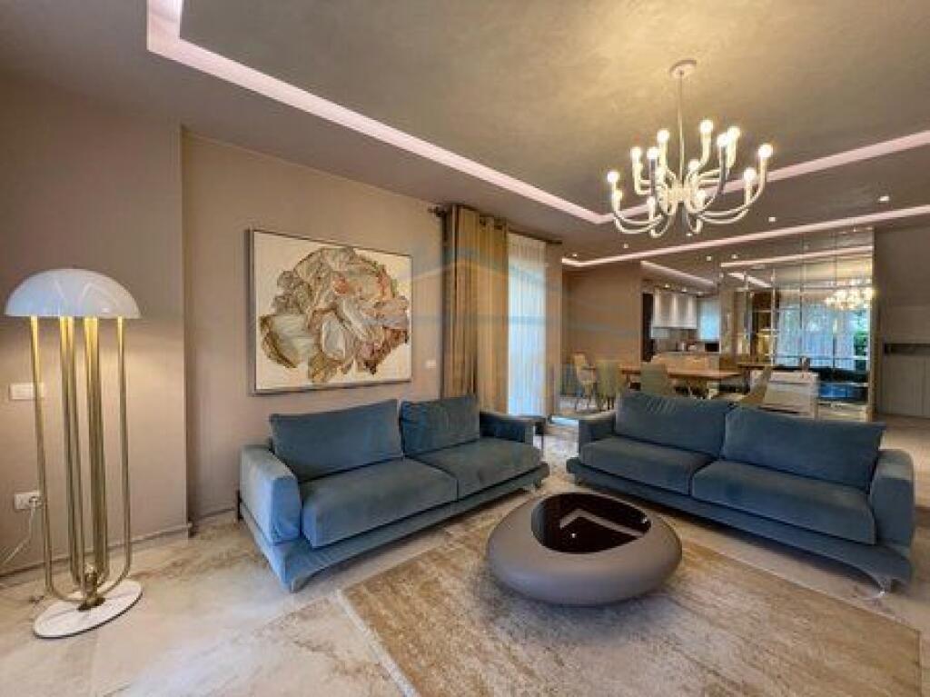 Shitet, Vilë 2 Katëshe, Rezidenca Lura 3, Gjiri i Lalëzit.