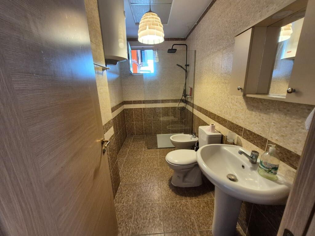 Shitet Apartament 1+1