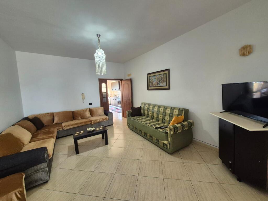 Jepet apartament me qera 2+1