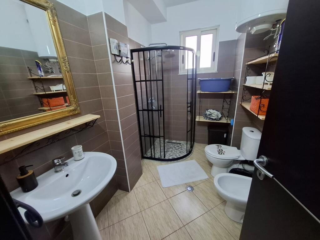 Jepet apartament me qera 1+1