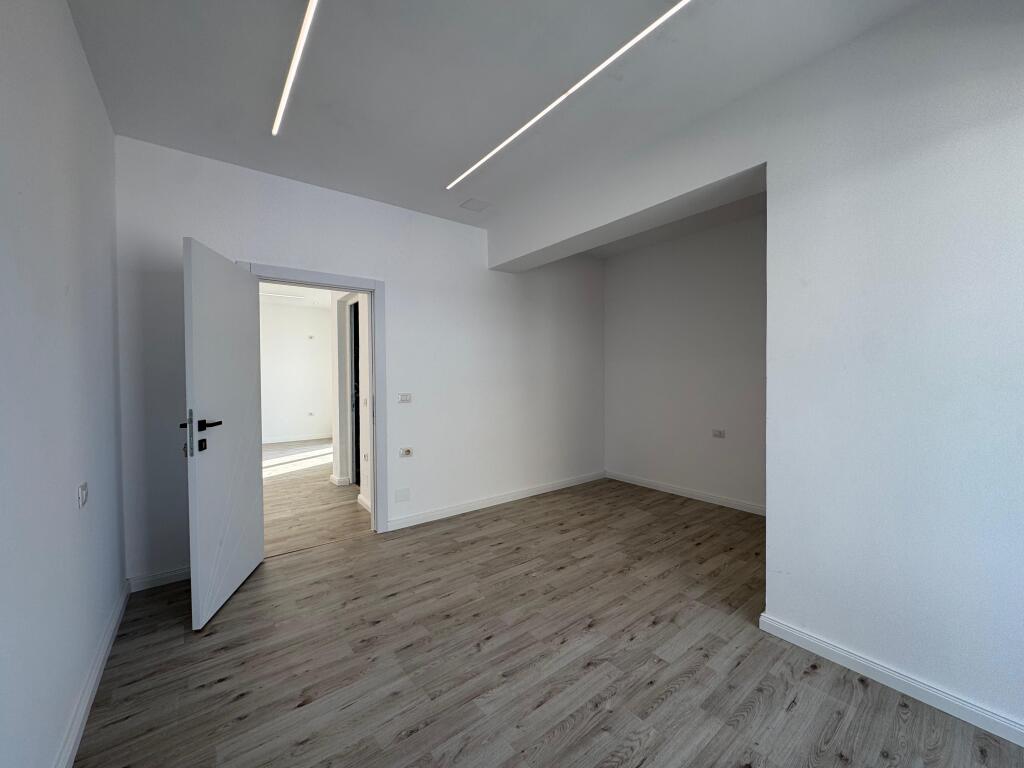 Vendesi Appartamento 1+1+2 Balconi - Via Dush Strati Vlore