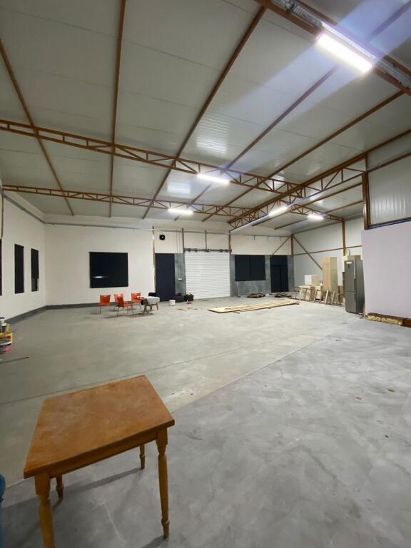 Magazin 300m2 me qera