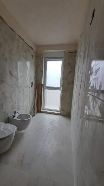 AMBIENT BIZNESI ME QIRA – FUSHA E AVIACIONIT